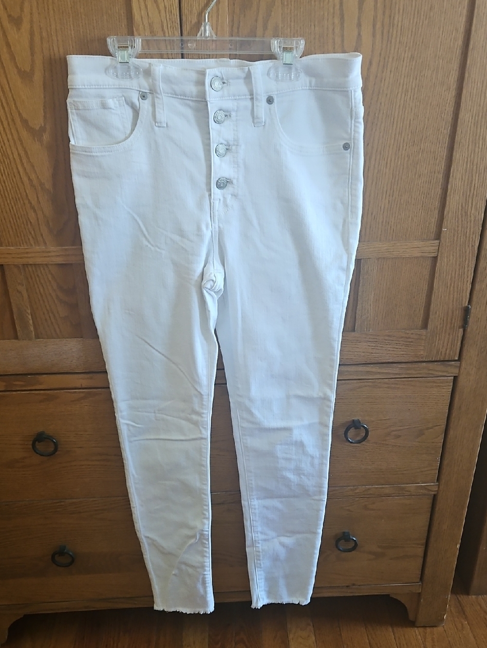 Mid -Rise White Button-Front Skinny Jeans